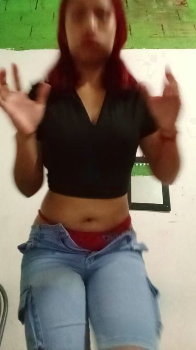 Scarlett_pee live cam on Cam4