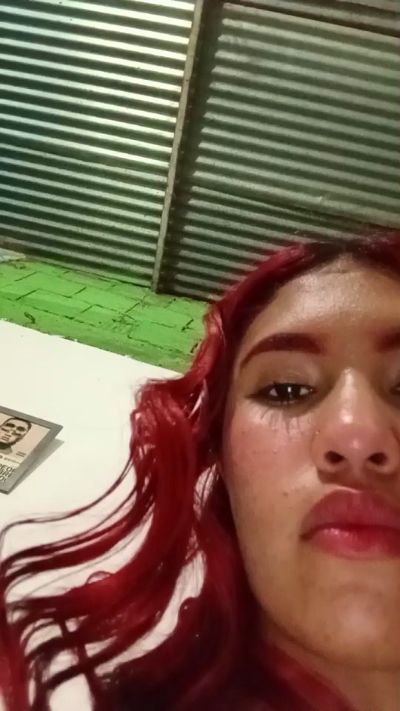 Scarlett_pee live cam on Cam4