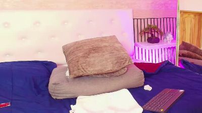 Serenade_Stark live cam on Cam4