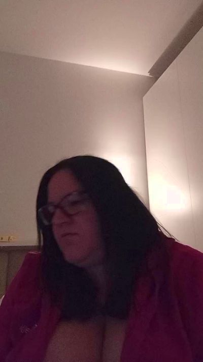 Serenaveneta94 live cam on Cam4