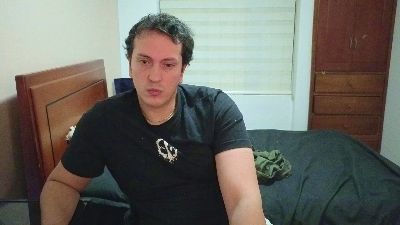 Serguioguecha33 live cam on Cam4