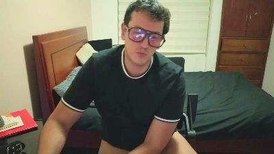 Serguioguecha33 live cam on Cam4