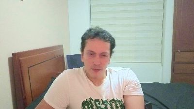 Serguioguecha33 live cam on Cam4