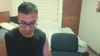 Serguioguecha33 live cam on Cam4