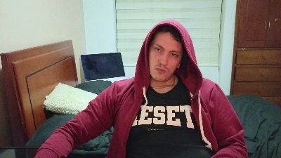 Serguioguecha33 live cam on Cam4