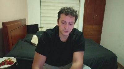 Serguioguecha33 live cam on Cam4