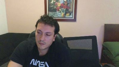 Serguioguecha33 live cam on Cam4