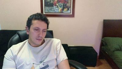 Serguioguecha33 live cam on Cam4