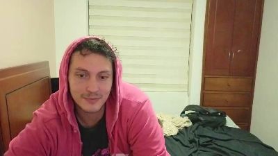 Serguioguecha33 live cam on Cam4