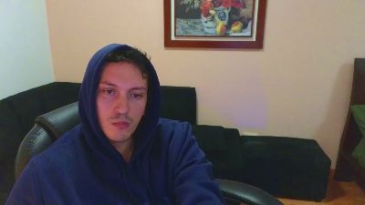 Serguioguecha33 live cam on Cam4