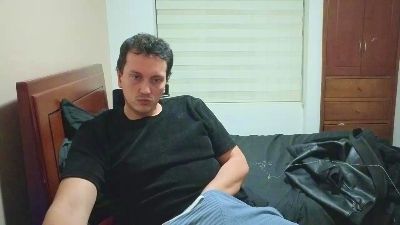 Serguioguecha33 live cam on Cam4