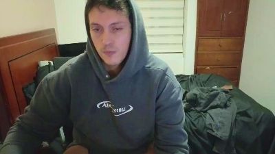 Serguioguecha33 live cam on Cam4