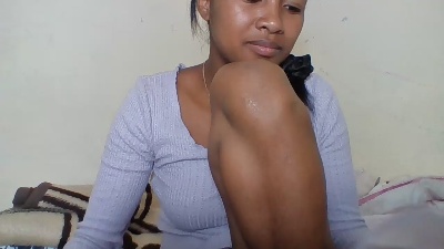 Sexijolie live cam on Cam4