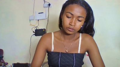Sexijolie live cam on Cam4