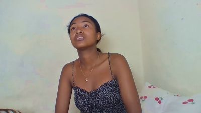 Sexijolie live cam on Cam4
