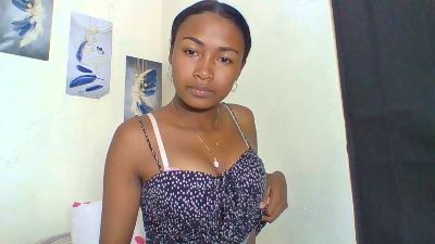 Sexijolie live cam on Cam4