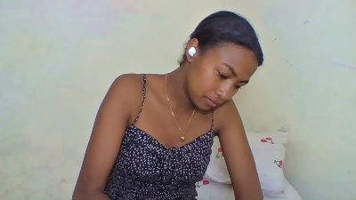 Sexijolie live cam on Cam4