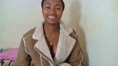 Sexijolie live cam on Cam4