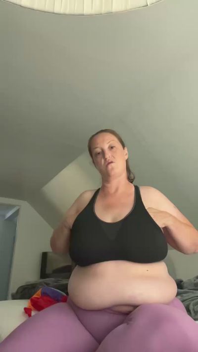 SexyNRedi22 live cam on Cam4