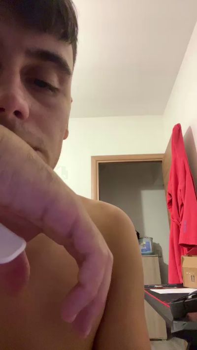 Sexyboy99 live cam on Cam4