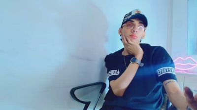 Sexycuteboyhot live cam on Cam4