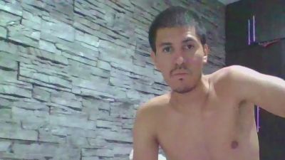 Sexylatin64 live cam on Cam4
