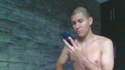 Sexylatin64 live cam on Cam4