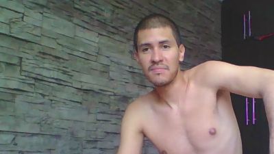 Sexylatin64 live cam on Cam4