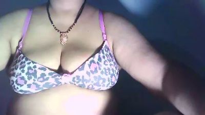 Sexypooja69 live cam on Cam4
