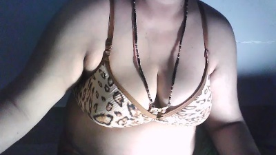 Sexypooja69 live cam on Cam4
