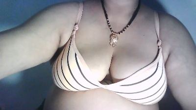 Sexypooja69 live cam on Cam4
