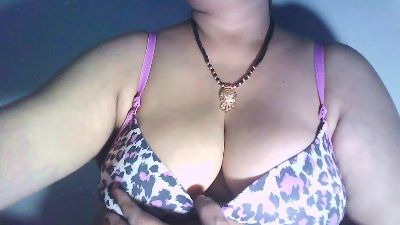 Sexypooja69 live cam on Cam4