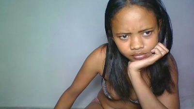 Shaina69 live cam on Cam4