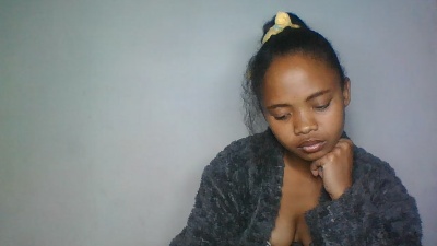 Shaina69 live cam on Cam4