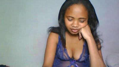 Shaina69 live cam on Cam4