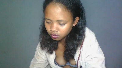 Shaina69 live cam on Cam4