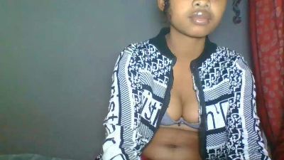 Shaina69 live cam on Cam4