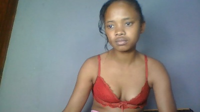 Shaina69 live cam on Cam4