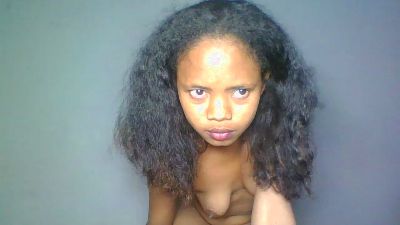 Shaina69 live cam on Cam4
