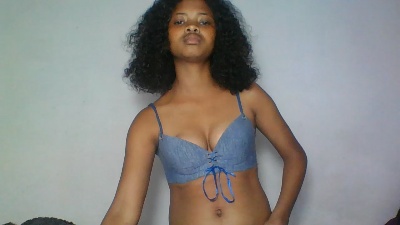 Shaina69 live cam on Cam4