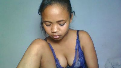 Shaina69 live cam on Cam4