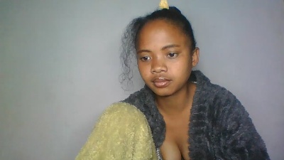 Shaina69 live cam on Cam4