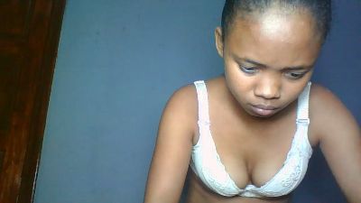 Shaina69 live cam on Cam4