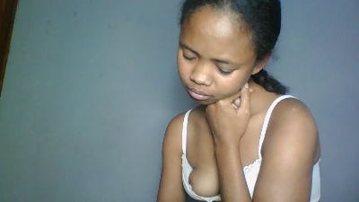 Shaina69 live cam on Cam4