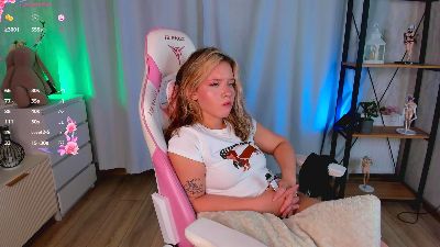 ShainaTrump live cam on Cam4