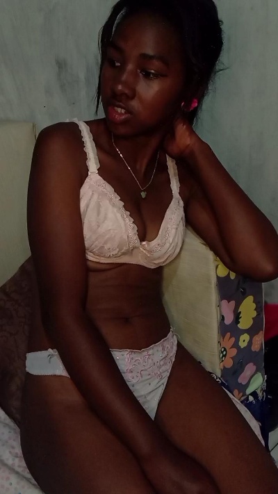 ShaniahD live cam on Cam4