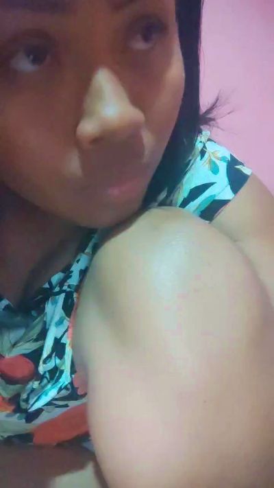 Shaniaha live cam on Cam4