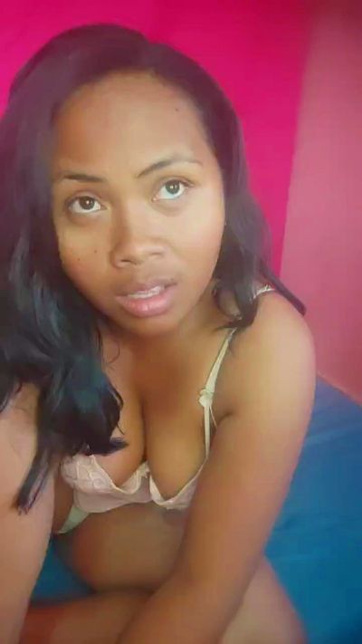 Shaniaha live cam on Cam4
