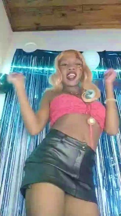 Shaniasexy live cam on Cam4