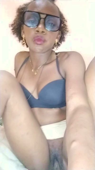 Shaniasexy live cam on Cam4